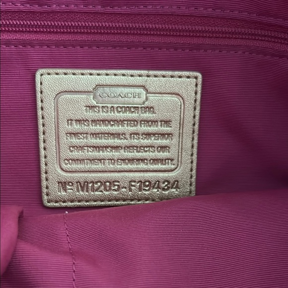 Coach Gold Shoulder Bag with Elegant Design - Picture 2 of 6